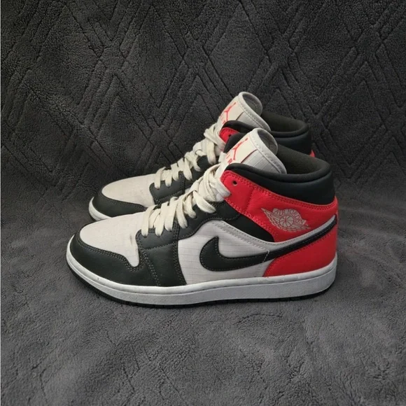 Nike Jordan 1 Retro Mid Newsprint SE - Picture 3 of 9